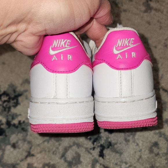 Nike White Sneakers with Pink Details - Picture 3 of 5